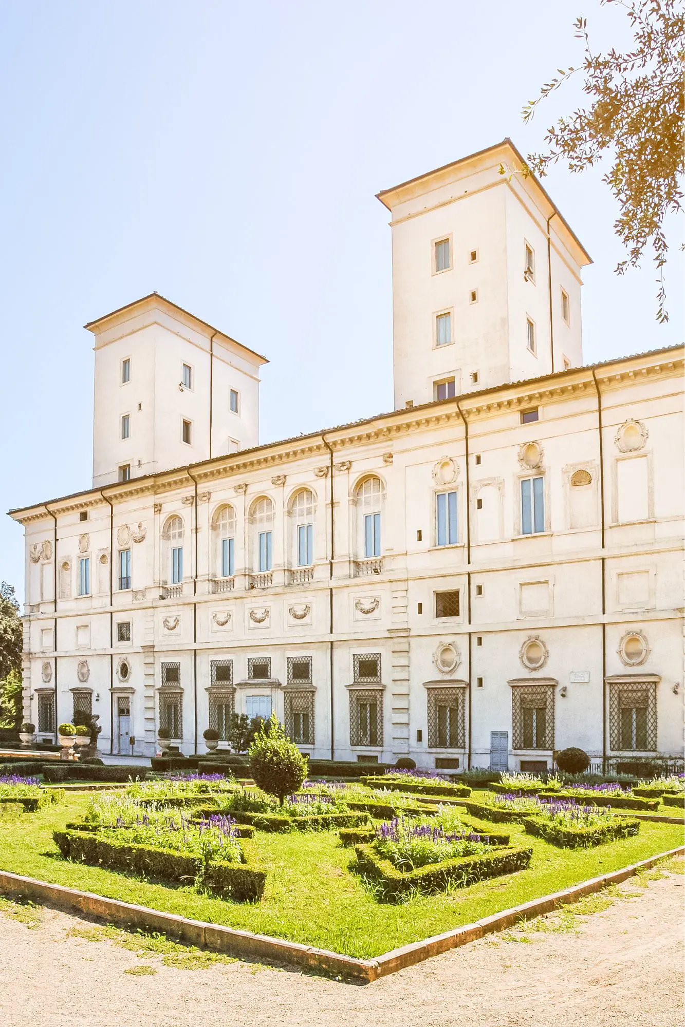 Giardini all'italiana di Villa Borghese con siepi e viali alberati